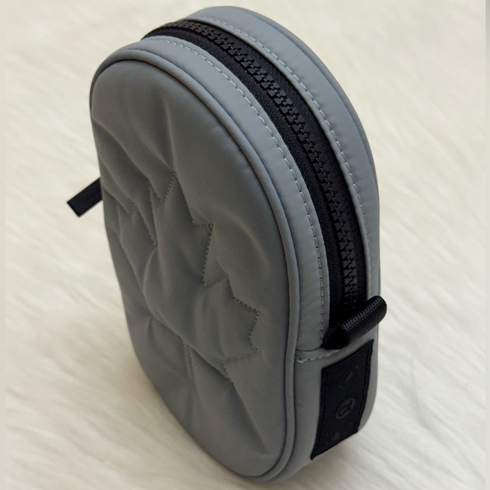 LULULEMON - BLACK GREY TEAM CANADA FUTURE LEGACY BAG - Picture 6 of 16